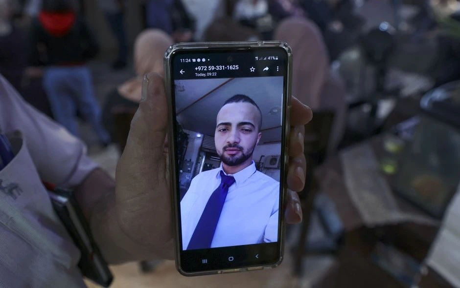 Israeli armed forces kill Palestinian
