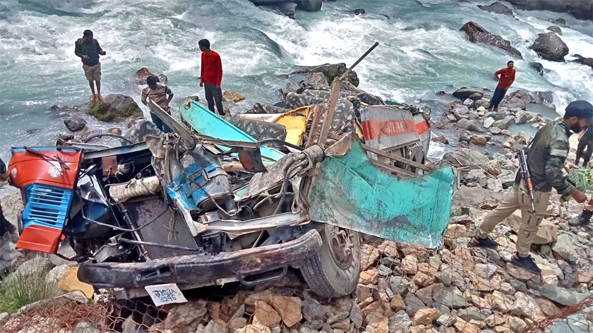 Bus falls in gorge in Indian-administered Kashmir, kills six border policemen