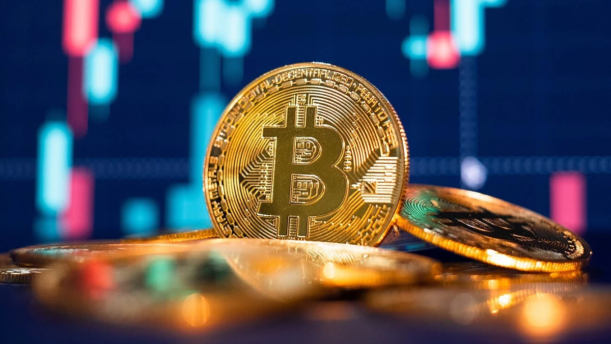 Crypto Moves – Bitcoin and Ethereum fall; Genesis hires an insider as interim chief