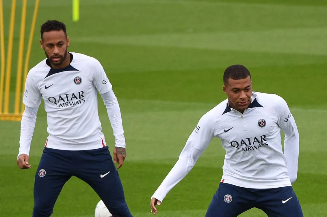 PSG’s French forward Kylian Mbappe and Brazilian forward Neymar take part in a training session at the ‘Camp des Loges’, French L1 PSG football club’s training ground in Saint-Germain-en-Laye on Friday. (AFP)