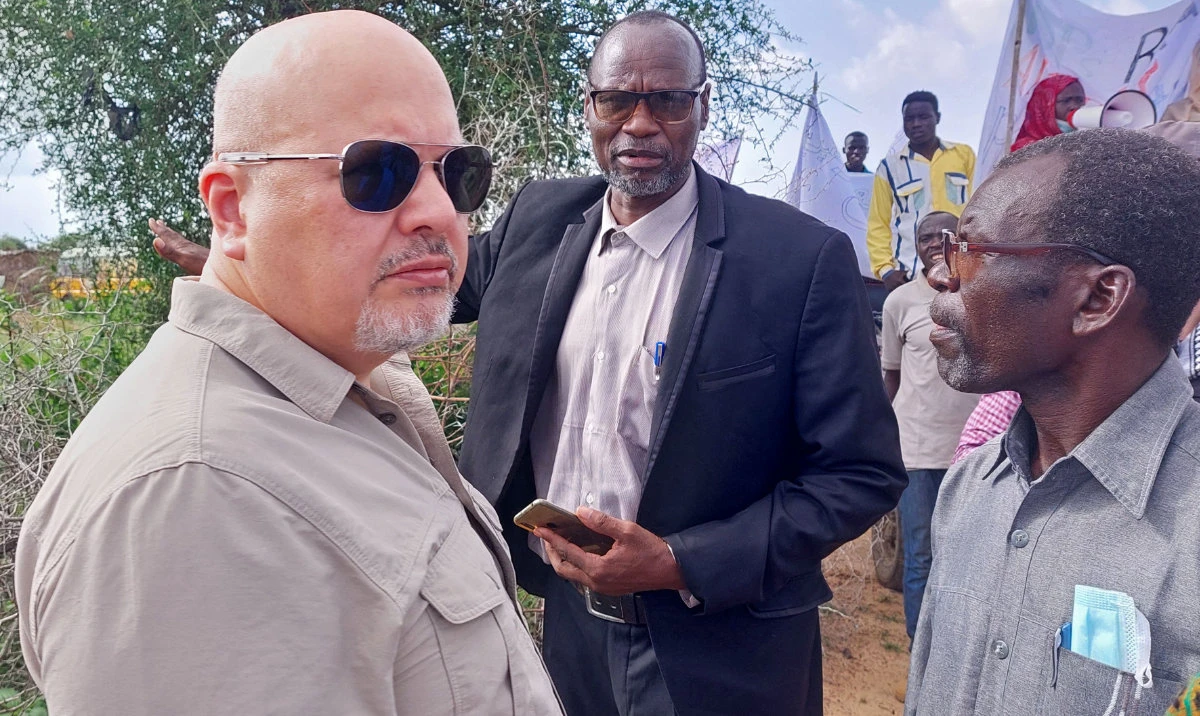International Criminal Court's chief prosecutor Karim Khan (L) visits the Kalma camp for internally displaced people in Nyala, the capital of South Darfur, on August 21, 2022. (AFP)