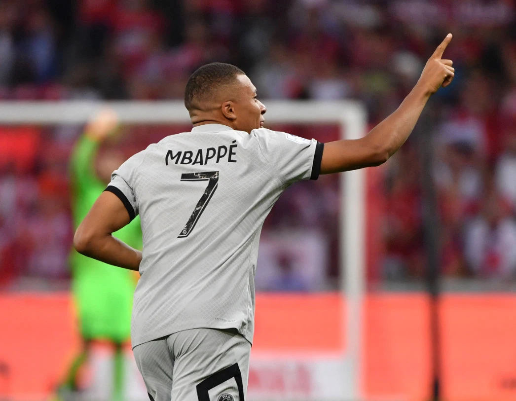 Paris Saint-Germain’s French forward Kylian Mbappe (C) celebrates scoring his team’s first goal during the French L1 football match between Lille OSC and PSG at Stade Pierre-Mauroy in Villeneuve-d’Asq, northern France on August 21, 2022. (AFP)