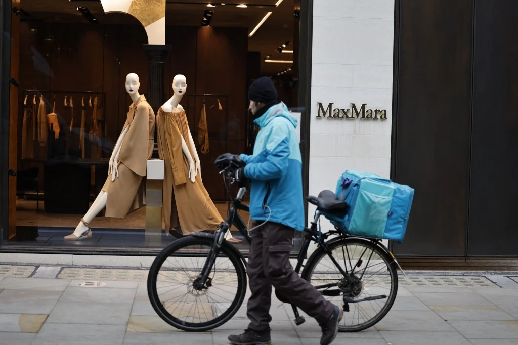 A Kuwaiti man in his Bugatti Chiron near Hyde Park in Mayfair was assaulted by a thief dressed as a food-delivery driver. (AFP file photo)