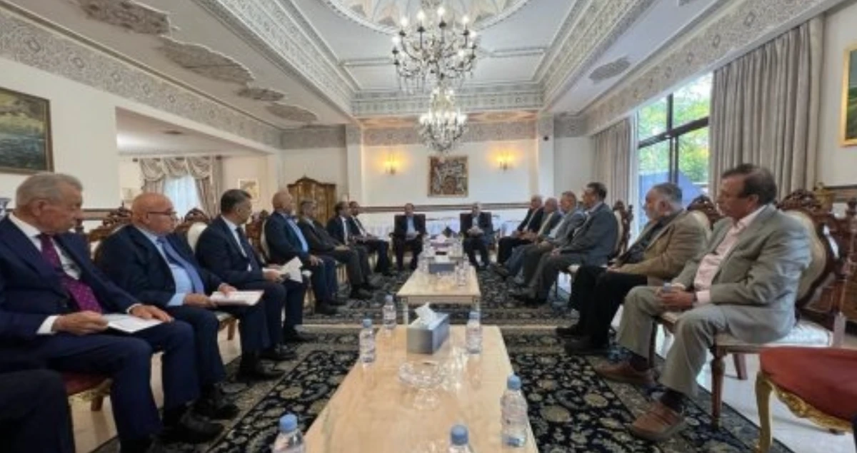The ambassador met with Iraqi experts to discuss their vision for the advancement and development of various sectors in the country. (INA)