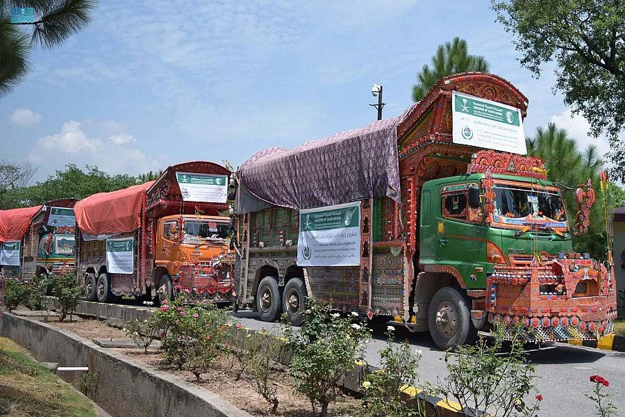 KSRelief delivered the third batch of relief items to Pakistan containing 10,000 food baskets and weighing 950 tons. (SPA)