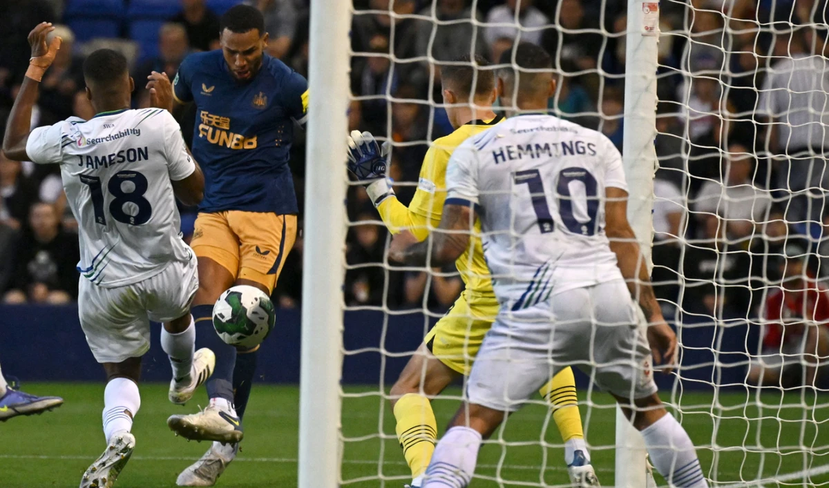 Newcastle United's defender Lascelles (2nd-L) scores a goal during the English League Cup second round football match against Tranmere Rovers on Aug. 24, 2022. (AFP)
