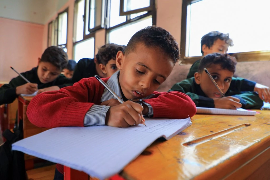 Yemen’s Minister of Education Tariq Al-Akbari and the Deputy Executive Director of the United Nations Children’s Fund (UNICEF) discussed ongoing efforts to improve education in the country. (File/AFP)