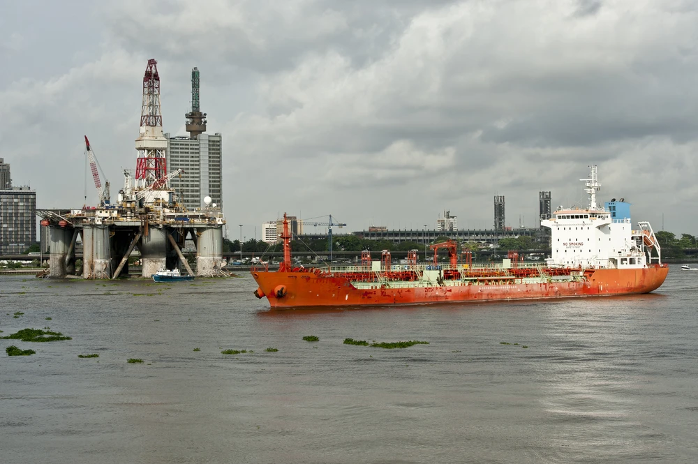 Four major oil companies have agreed to end US lawsuits that together sought to enforce multi-billion dollar arbitration awards against Nigeria’s state-owned oil company. (Shutterstock)