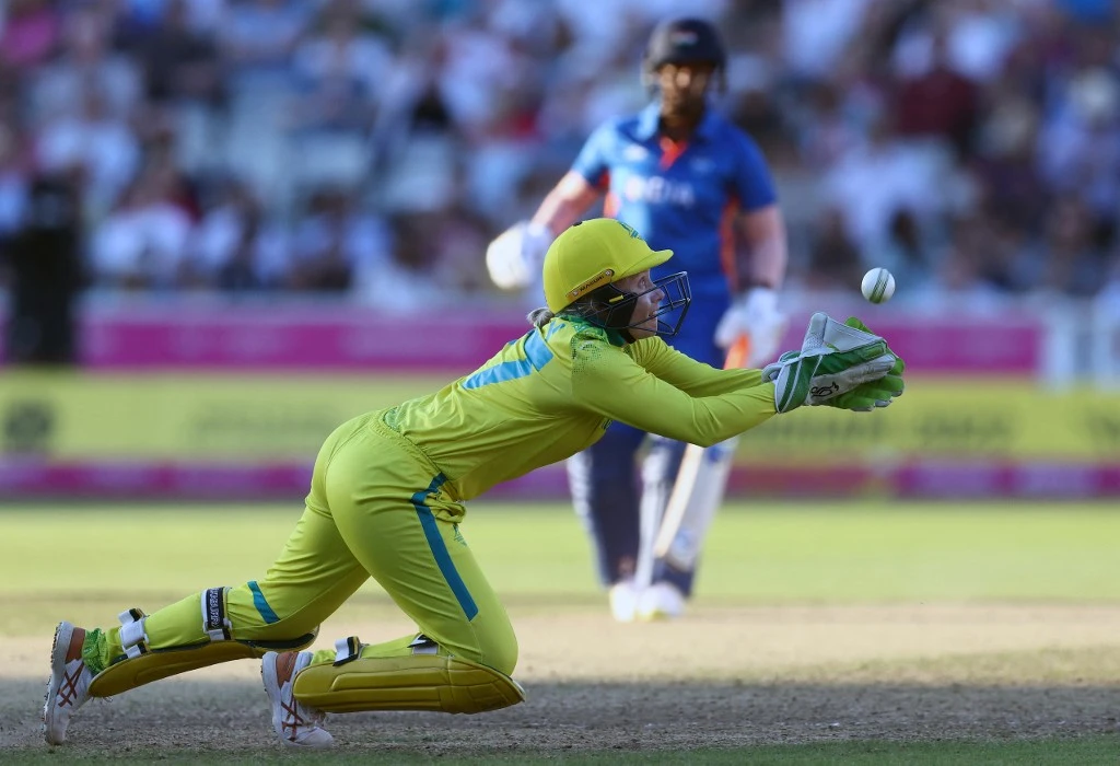 Australia’s Alyssa Healy catches out India’s Harmanpreet Kaur during the women’s Twenty20 Cricket gold medal match on Aug. 7, 2022. (AFP)