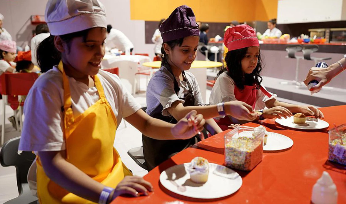 The ‘career experience’ zone saw a number of boys and girls competing to win the title of best chef at the Riyadh Home Coming Festival. (SPA)
