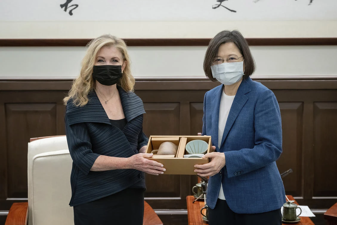 US senator Marsha Blackburn exchanges gifts with Taiwan’s President Tsai Ing-wen during a meeting in Taipei on Aug. 26, 2022. (Taiwan Presidential Office via AP)