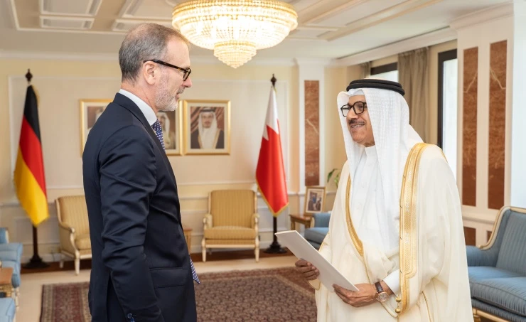 Bahrain’s foreign minister Abdullatif bin Rashid Al-Zayani meets with Germany’s newly-appointed ambassador Clemens Hach. (BNA)