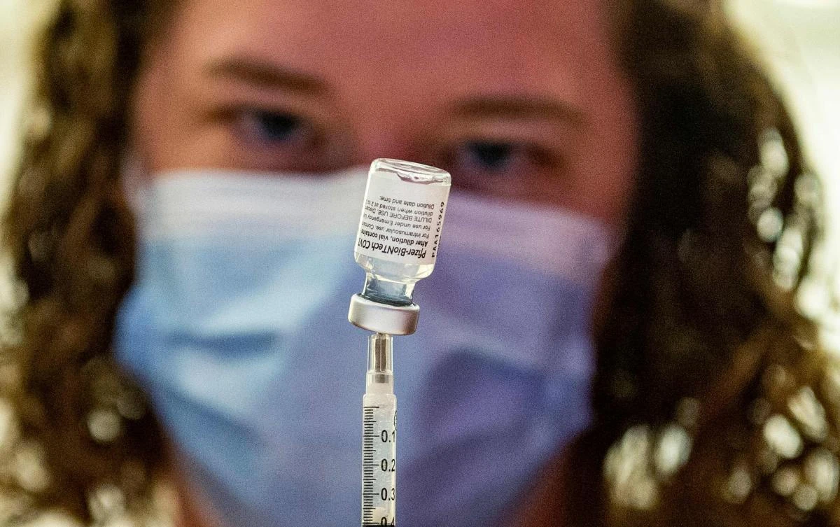 A medical worker prepares the Pfizer-BioNTech Covid19 vaccine booster to be given to children 12-15 years old at Hartford Hospital in Hartford, Connecticut in January 2022. (AFP)