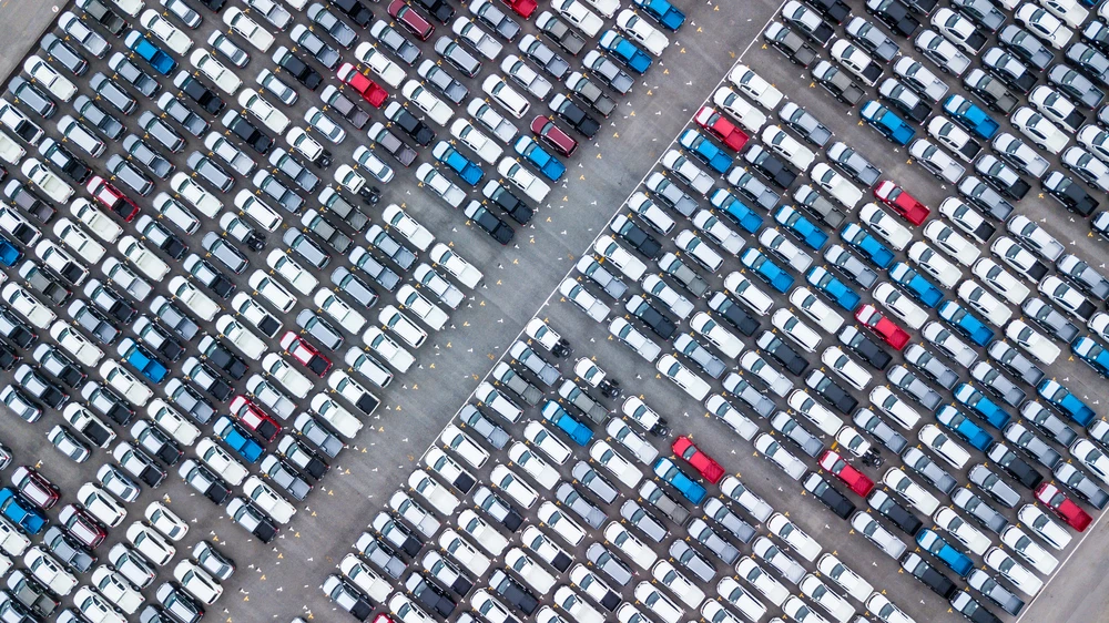 The number of vehicles imported into the Kingdom during 2021 amounted to about 562,000 (Shutterstock)