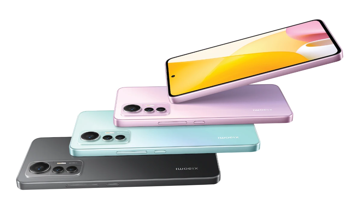 Xiaomi 12 Lite is available in three colors — Lite Green, Lite Pink and Black.