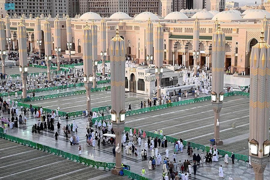 Worshippers visit the Prophet’s Mosque in Madinah. (SPA)