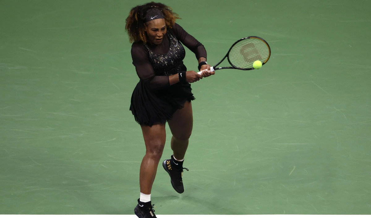 Serena Williams plays a backhand against Danka Kovinic during the Women's Singles First Round on Day One of the 2022 US Open. (AFP)