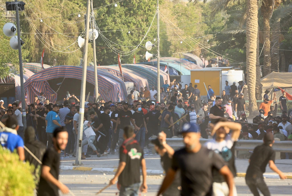 Al-Sadr backs down as Iraq is pushed to brink of chaos
