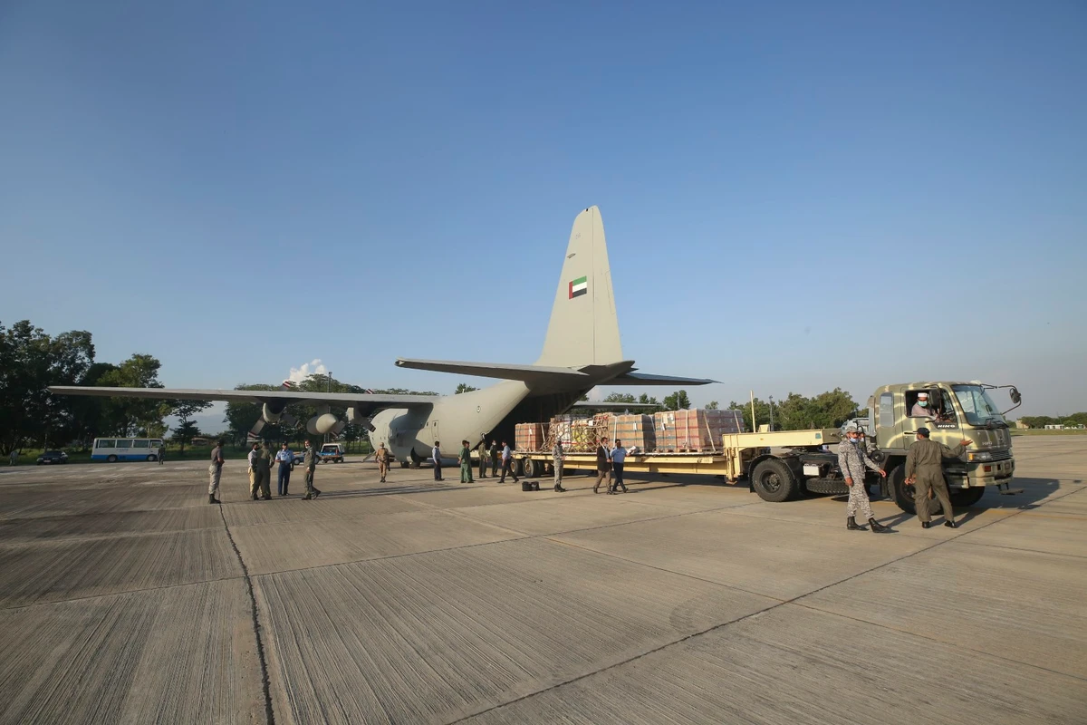 The armed forces dedicated a military aircraft to transport the aid. (WAM)