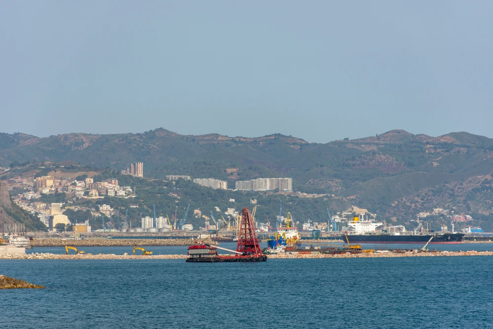 Algeria's state-owned firm Sonatrach has made a new oil discovery at the Hassi Illatou well. (Shutterstock)