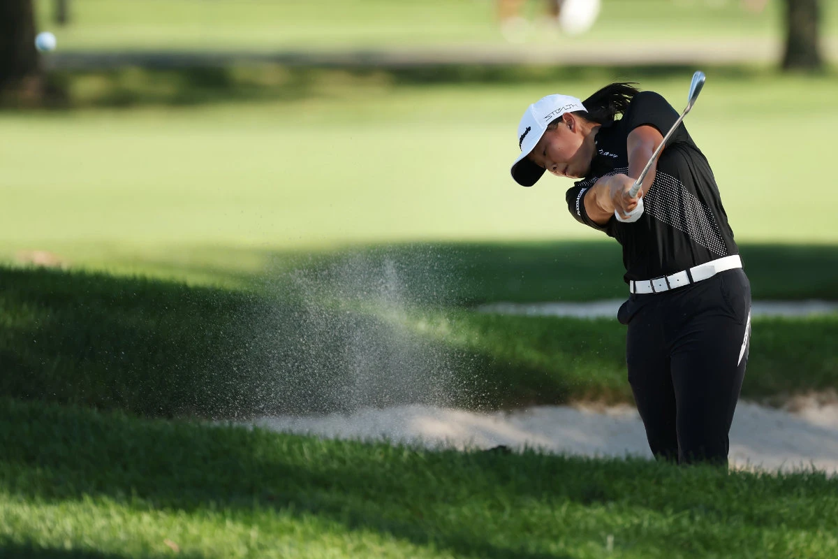 Ruoning Yin of China hits from a fairway bunker on the 18th hole during the first round of the Dana Open presented by Marathon at Highland Meadows Golf Club on Sept. 1, 2022 in Sylvania, Ohio. (AFP)