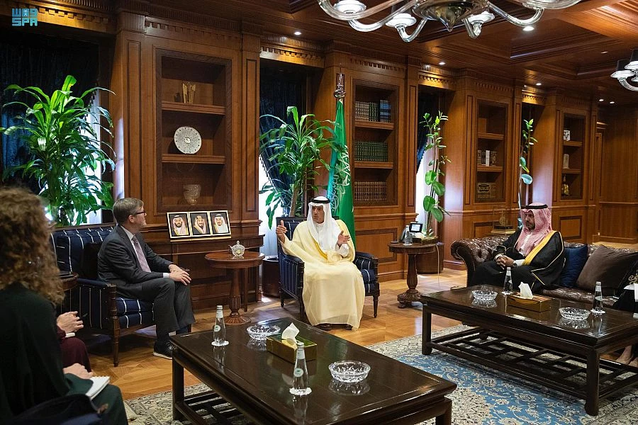 Al-Jubeir received at the ministry a delegation from the American Chamber of Commerce. (SPA)