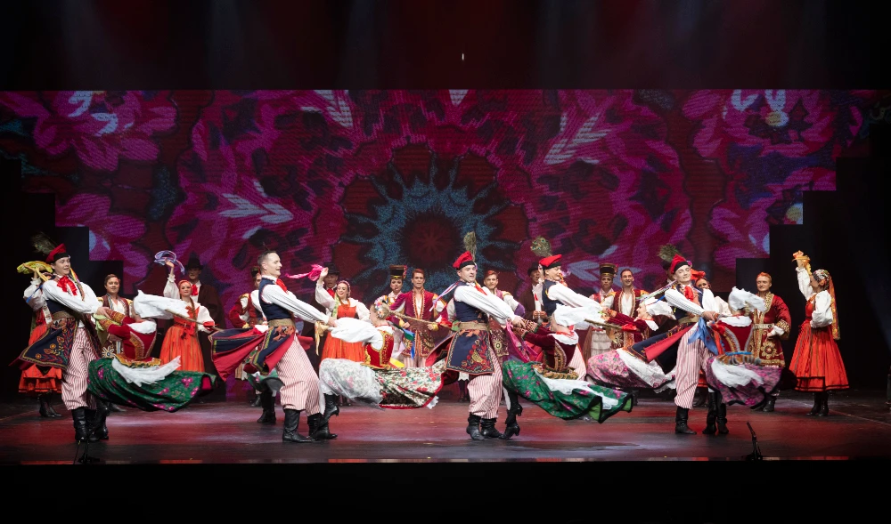 The team performed Poland’s traditional dances, including Krakowiak, mazurka, Oberek, Polonaise and Bohemian Polka, backed by the orchestra’s symphony and vocals. (Saudi Ministry of Culture)