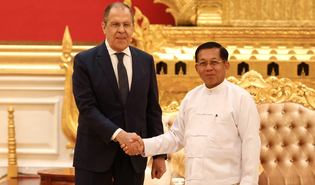 Russian Foreign Minister Sergei Lavrov (R) shaking hands with Myanmar junta chief Min Aung Hlaing on August 3, 2022. (AFP/File)