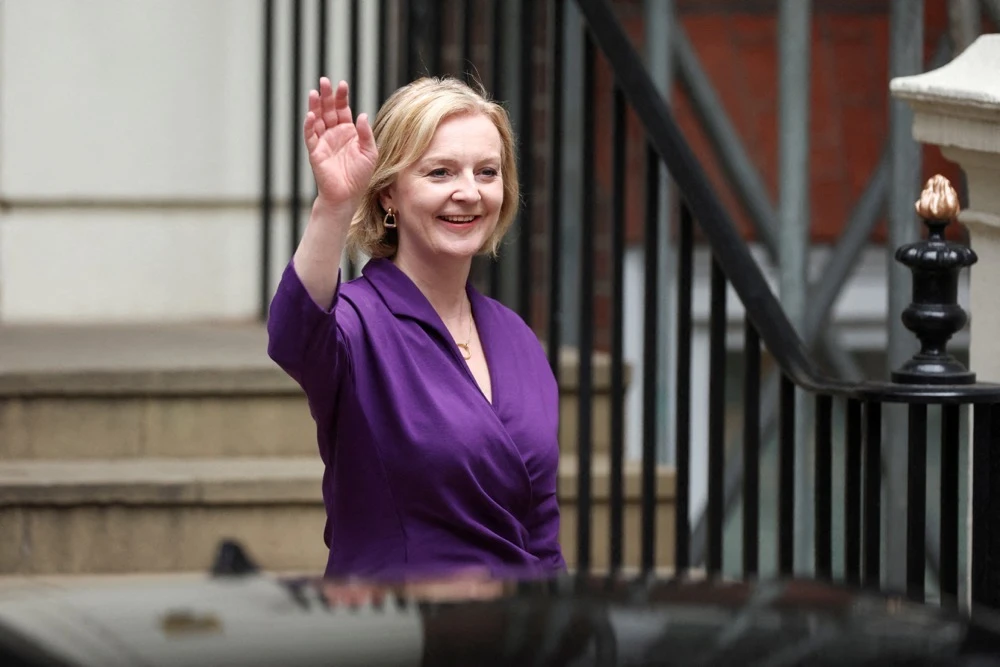 Truss named UK leader as embattled Tories urged to unite