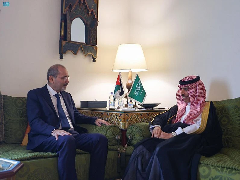 Saudi Arabia’s Foreign Minister Prince Faisal bin Farhan meets with his Jordanian counterpart Ayman Safadi in Cairo on Tuesday. (SPA)