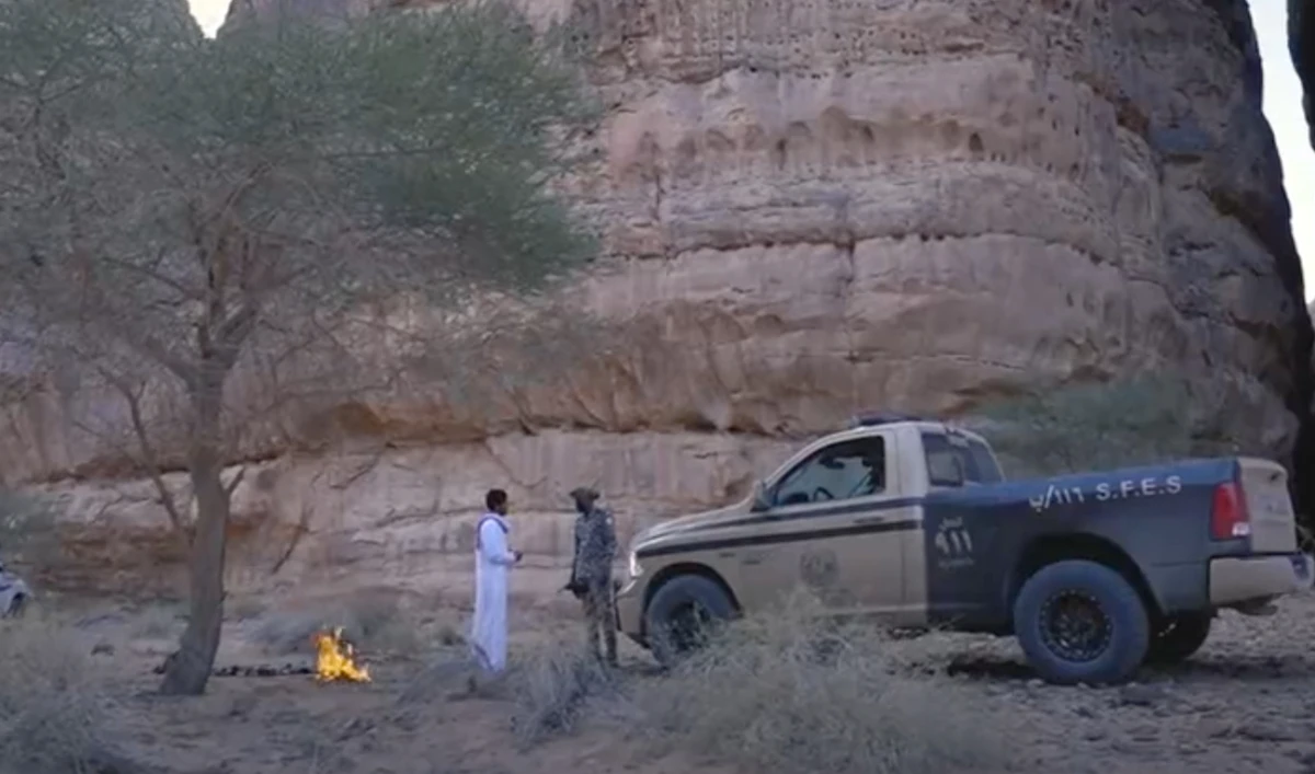 Saudi authorities arrest 8 violators for setting fire in undesignated area