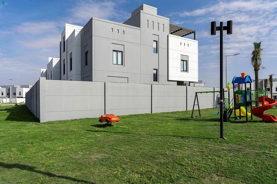 The project extends over an area of over 700,000 sq. m, located at the north of Yanbu (SPA)