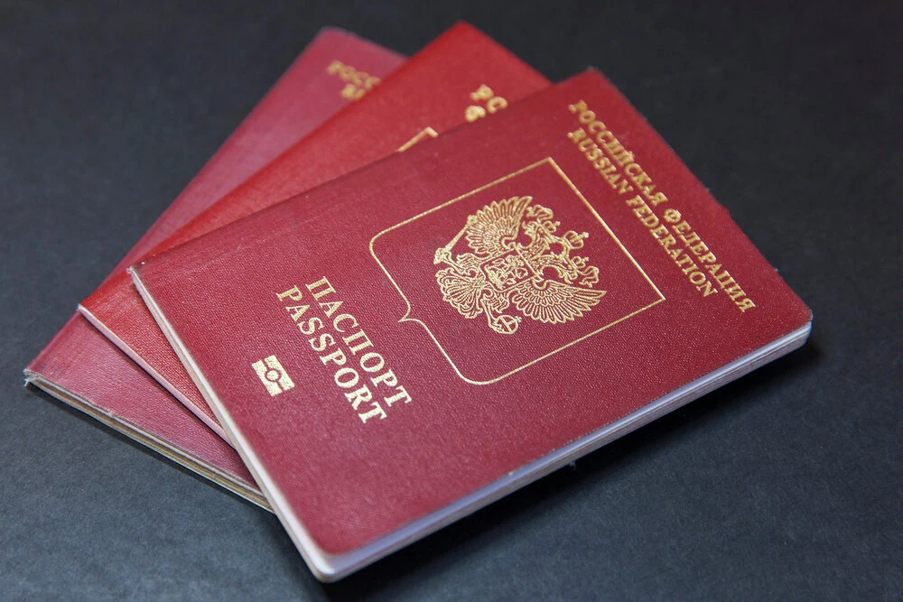Poland, Baltics agree EU visa ban plan for Russians: statement