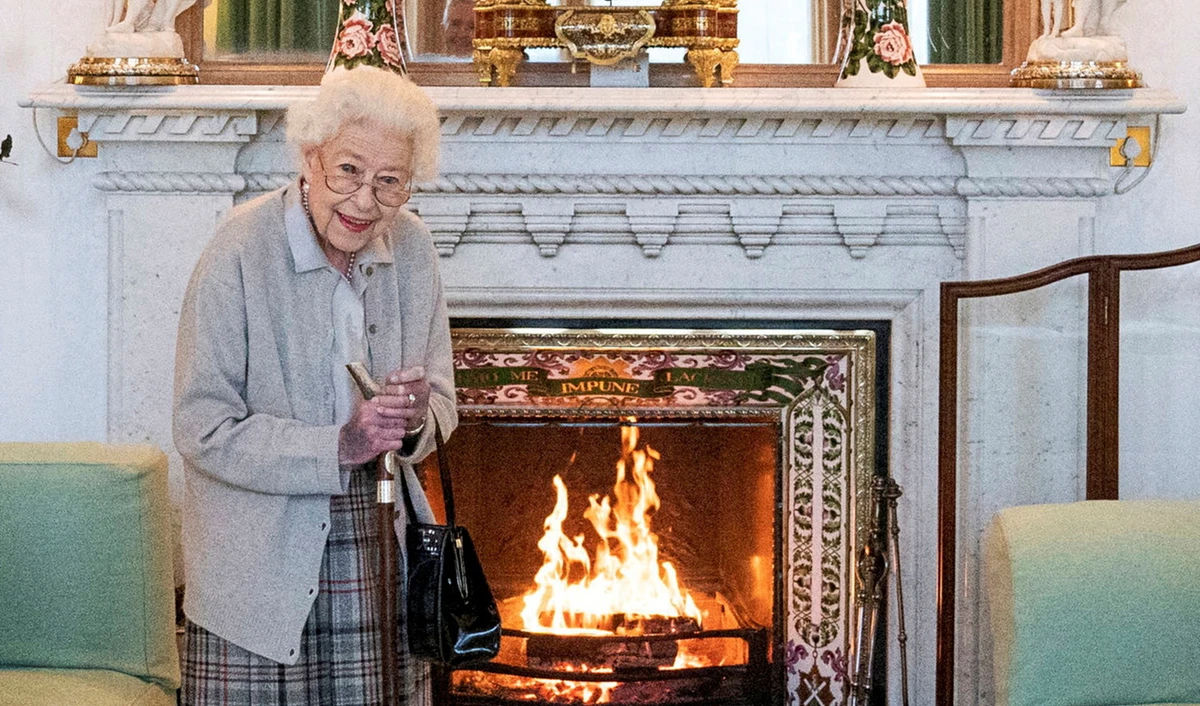 Britain's Queen Elizabeth waits in the Drawing Room before receiving Prime Minister Liz Truss at Balmoral Castle, Scotland, on September 6, 2022. (Pool via REUTERS)