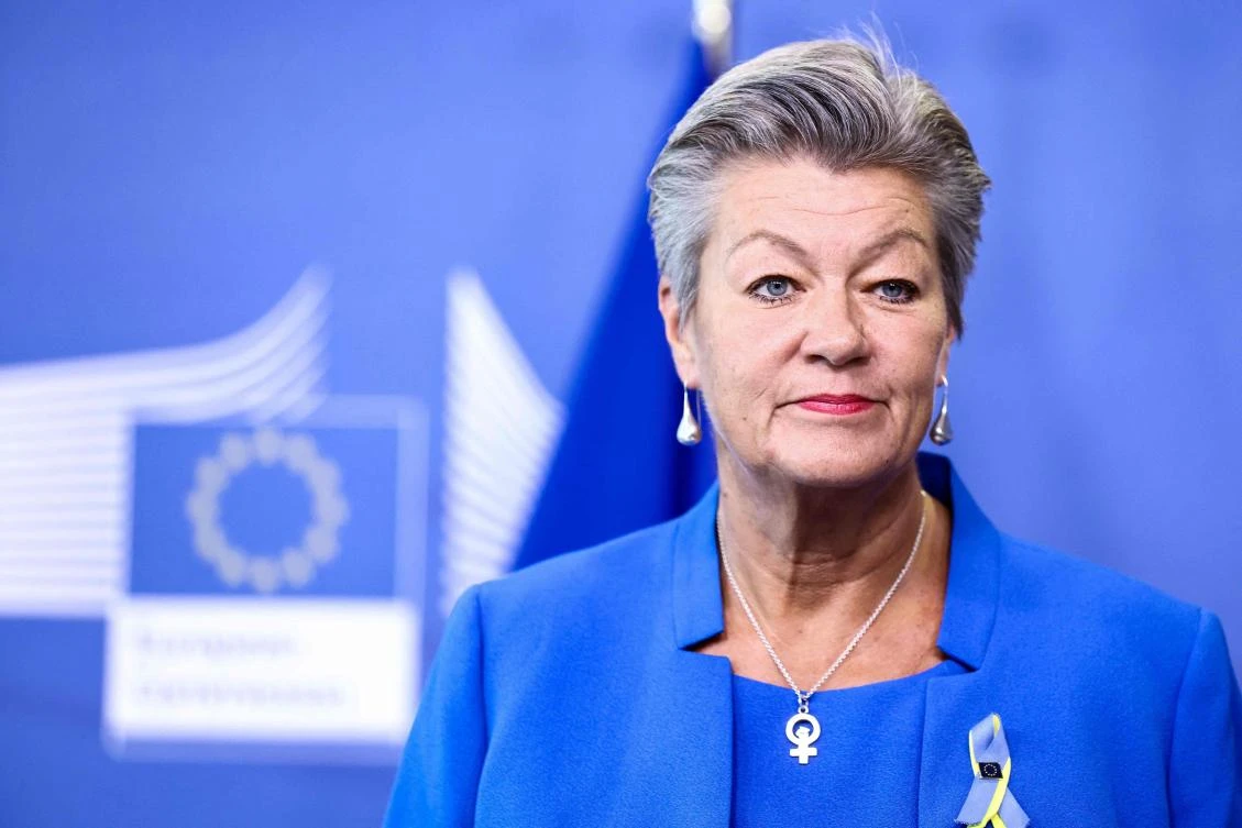 Brussels urges EU states to beware visas for Russians