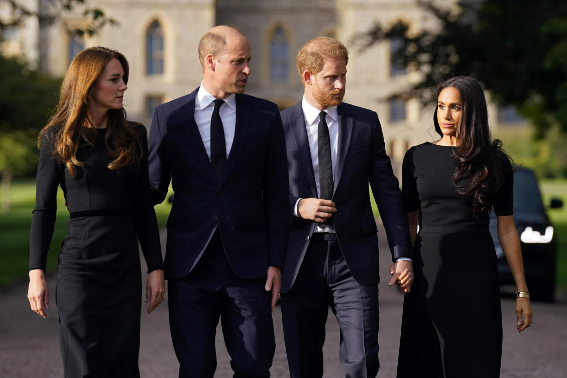 Prince Harry, Meghan join William and Kate on Windsor walkabout