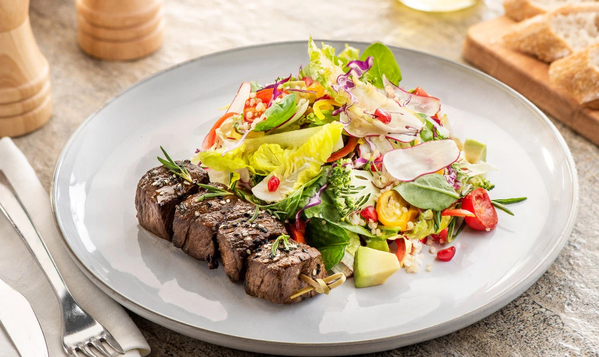 To celebrate the special occasion, Café Bateel will present an elevated take on the Beef Brochette Salad.