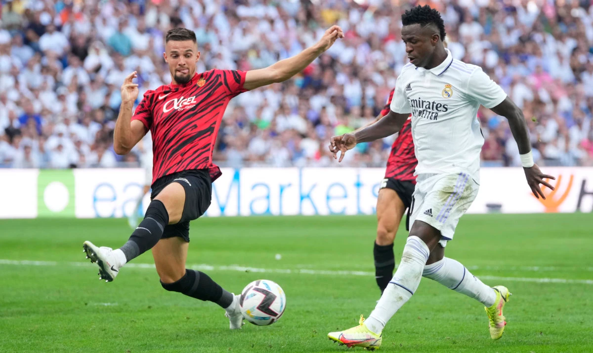 Real Madrid's Vinicius Junior, right, scores his side's 2nd goal during the Spanish La Liga soccer match between Real Madrid and Mallorca at the Santiago Bernabeu stadium in Madrid, Spain, Sunday, Sept. 11, 2022. (AP)