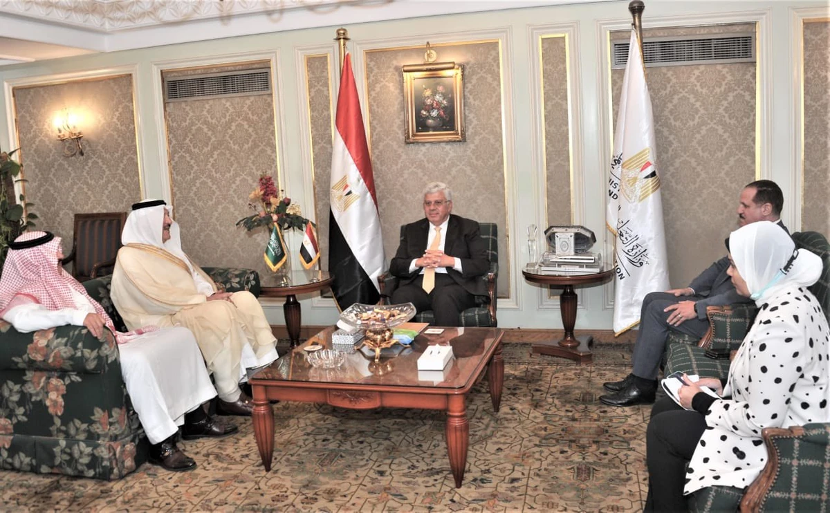 Riyadh’s ambassador in Cairo, Osama bin Ahmed Nugali, discussed with Egypt’s education officials cooperation between the countries on matters relating to the education sector. (@KSAembassyEG)