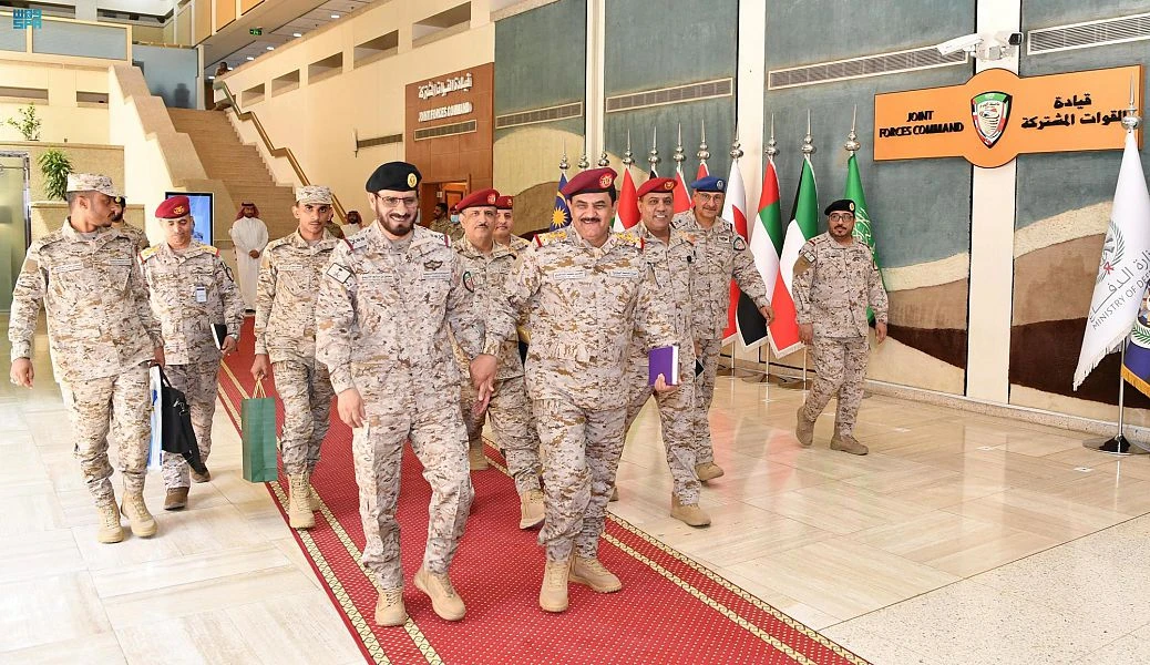 Yemeni defense minister visits the Joint Forces Command in Saudi Arabia