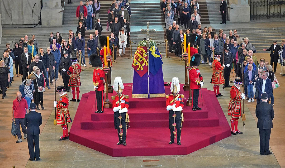Tens of thousands queue in London to pay respects to queen’s coffin