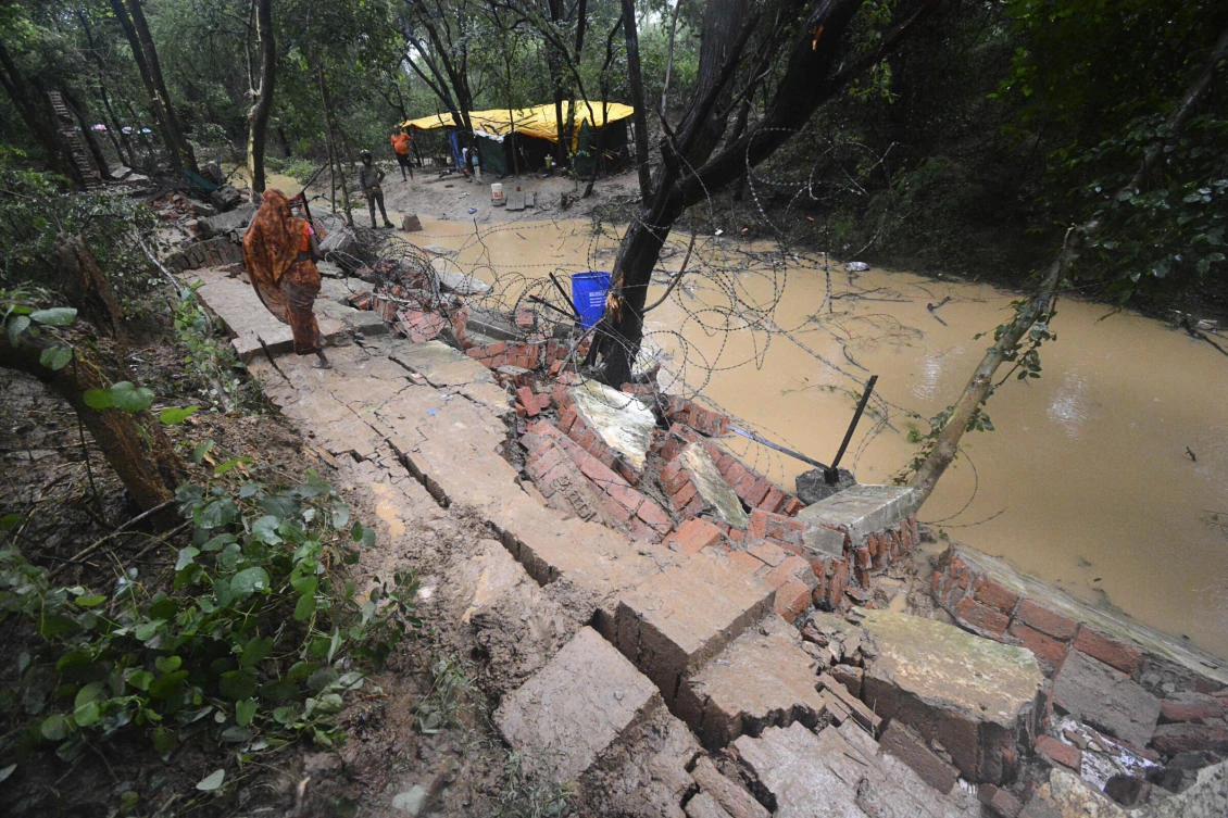 The wall in Lucknow, in the northern Indian state of Uttar Pradesh, collapsed over huts where laborers were sleeping, killing 12 people. (AP)