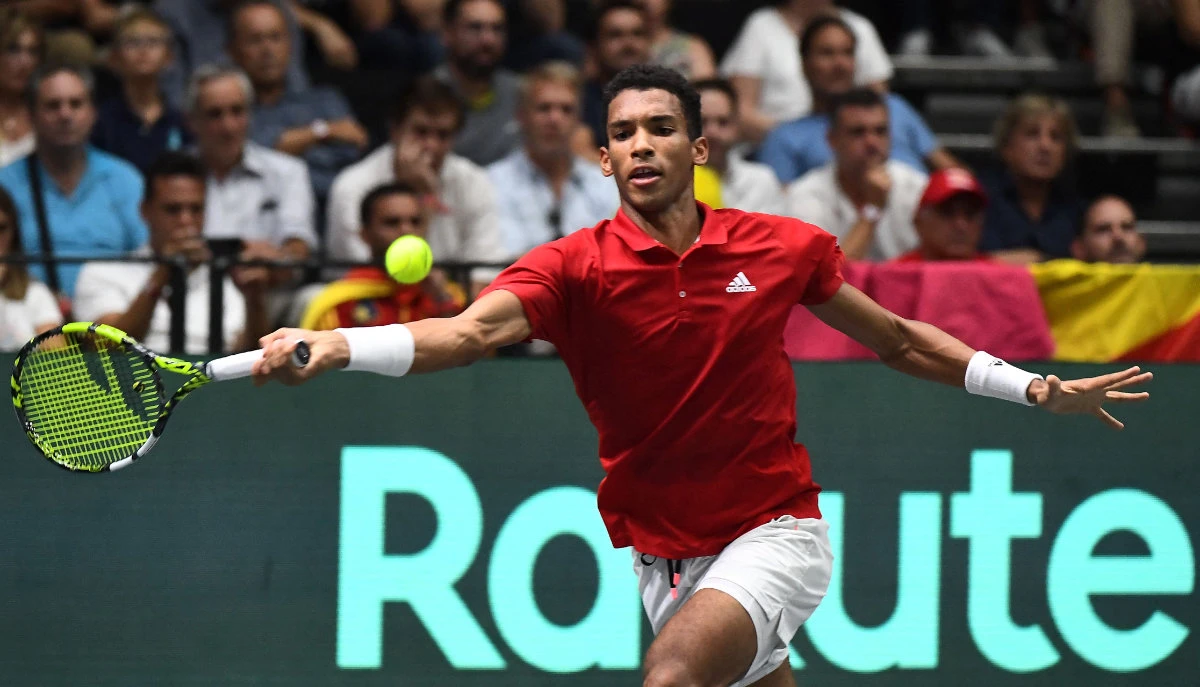 Top-ranked Alcaraz loses to Canada’s Auger-Aliassime at Davis Cup