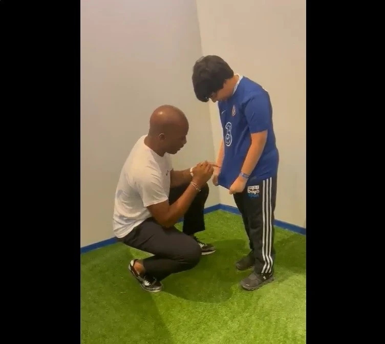 Former Chelsea icon Didier Drogba pranked by Arsenal fan wearing Blues jersey
