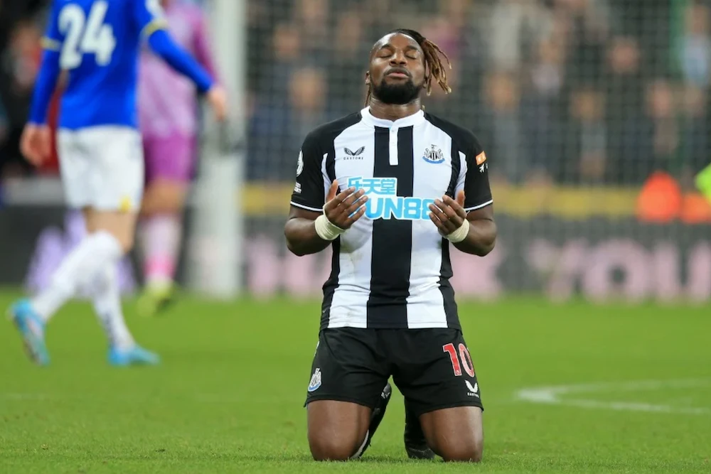 Newcastle striker Saint-Maximin faces fitness race ahead of Fulham clash