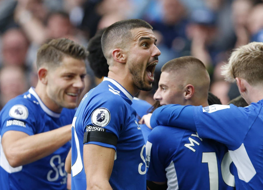 Everton’s Conor Coady celebrates after Neal Maupay score the winning goal. (Reuters)