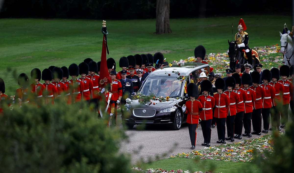 The hearse carrying the coffin of Britain's Queen Elizabeth arrives at Windsor Castle on the day of the state funeral and her burial, in Windsor, Britain, September 19, 2022. (REUTERS)
