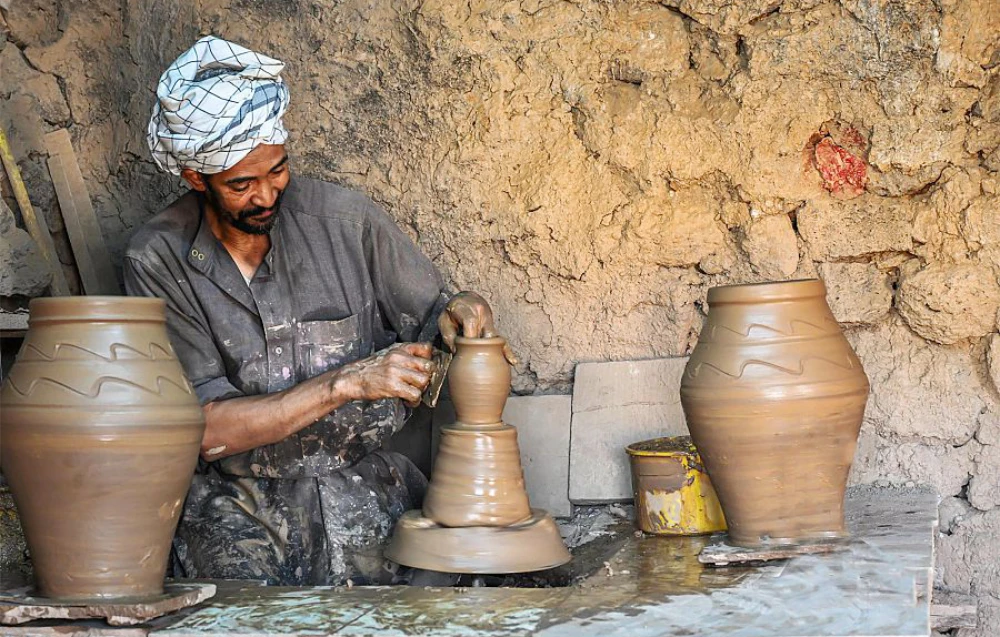 Saudi Heritage Authority seeks to preserve pottery in Madinah