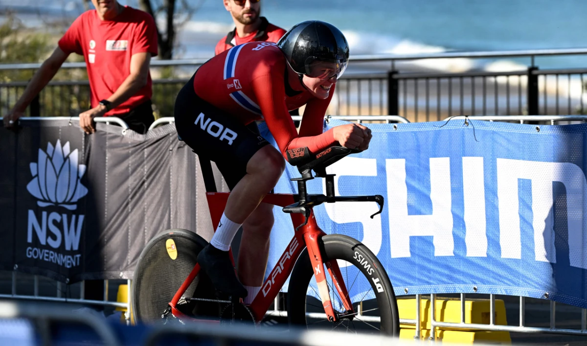 Norway's Soren Waerenskjold on his way to the gold medal in the men's under-23 individual time trial cycling event at the UCI 2022 Road World Championship in Wollongong on Sept. 19, 2022. (AFP)