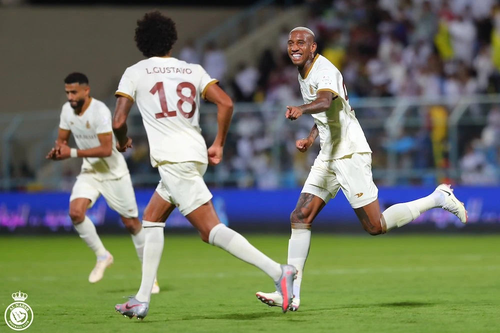 Talisca, right, celebrates his goal against Al-Batin. (Twitter/@AlNassrFC_EN)